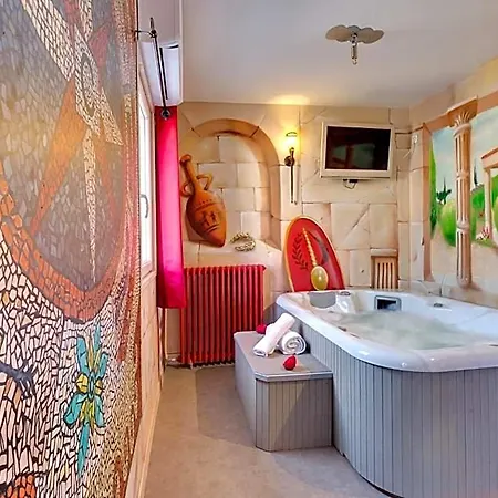 Venus Avec Jacuzzi Privatif Hotel del amor *